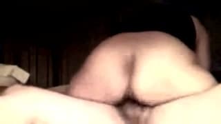 Sie schaut dass er befriedigt und geil ist