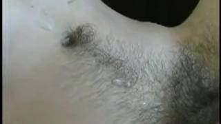 Jack onaniert und explodiert voller Sperma