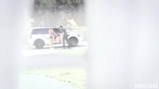 Er fickt seine Freundin spät im Dunkeln