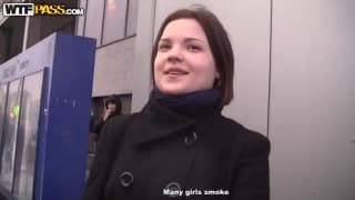 Schöner Teenager einigt sich auf einen Dreier