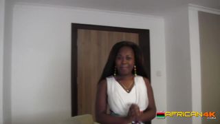Schwarze Frau mit großem Arsch wird in Casting POV gefickt