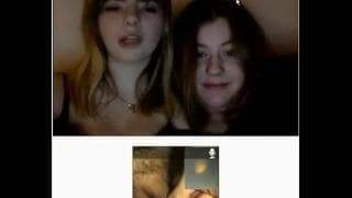 Ein Mann mit einem kleinen Schwanz vor der Webcam Ein Mann mit einem kleinen Schwanz vor der Webcam