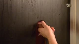 Eine mysteriöse schwule Gloryhole Szene