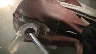 Reifer Mann sitzt auf Dildo und fickt tief