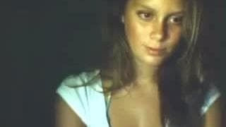 Niedliche Teenager fingert sich selbst