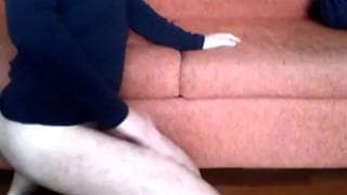 Die Unterwäsche der Ehefrau tragen & wichsen