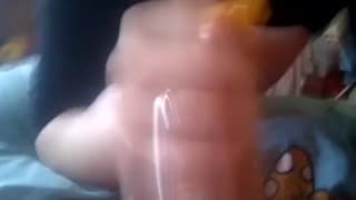 Sie gibt ihm einen pervers guten Handjob