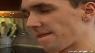 Joey und Gura vergnügen sich gegenseitig