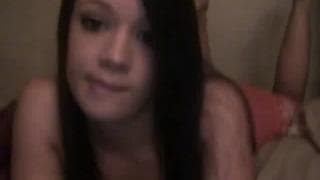 Sie spielt mit sich und reibt ihre Fotze