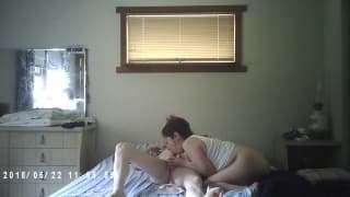 Asiatin Caroline schluckt europäisches Sperma