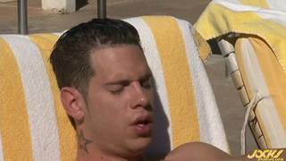 Danny Parker und Kevin Cavallie blasen Schwanz