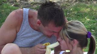 Gina Gerson vertieft einen harten Schwanz Gina Gerson vertieft einen harten Schwanz