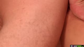 Ficken von sexy brünettem Strapsen-Teenager Ficken von sexy brünettem Strapsen-Teenager