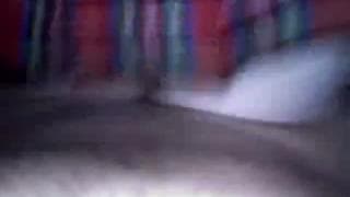 Sie trägt ihren Minirock, während sie fickt