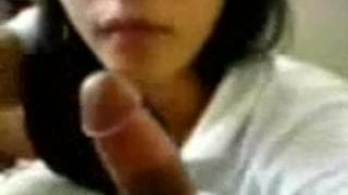 Sie weiß, wie es ihm gefällt und gibt es ihm