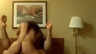 Shemale liebt es auf den Schwanz zu bouncen