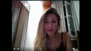 Heiße reife Blondine in einer Webcam-Show Heiße reife Blondine in einer Webcam-Show