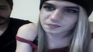 Ein Twink, der es liebt, sich zu verkleiden