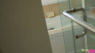 Ein Schwanz in die Muschi von Lana Rhoades