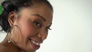 Schwarze Hure will alle schwarzen Schwänze