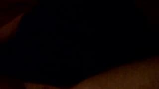 Eine gute Sicht auf ihre Muschi, beim spielen