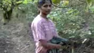 Diese exotische Indianerin hat Sex im Dschungel Diese exotische Indianerin hat Sex im Dschungel