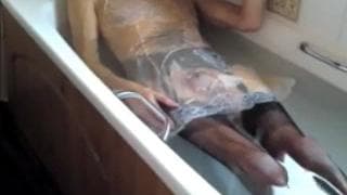 Er ist mm Bad mit Dessous, um geil zu werden