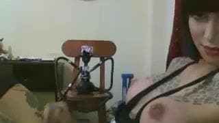 Harley Trap bekommt ihre tätowiertes Loch