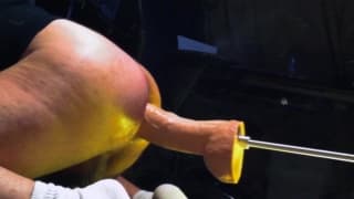 Dieser Typ genießt seine Sexmaschine