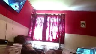 Diese Schwuchtel liebt es, nackt zu sein