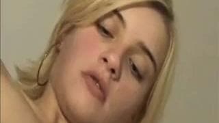 Amateurblondine hat Fähigkeiten von Pornostars Amateurblondine hat Fähigkeiten von Pornostars