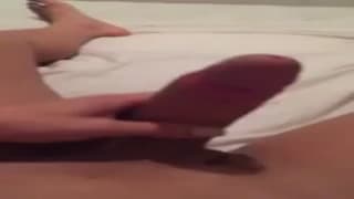 Trans babe Marina genießt ihren Schwanz