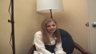 Amy hat eine süße Muschi, die wir gerne sehen Amy hat eine süße Muschi, die wir gerne sehen