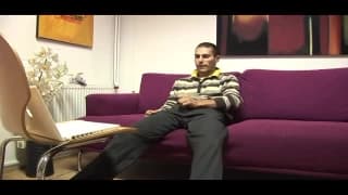 Er holt sich mit Pornos einen runter