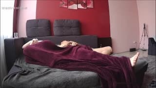 Schauen Sie einfach zu, wie das Paar aufwacht! Schauen Sie einfach zu, wie das Paar aufwacht!