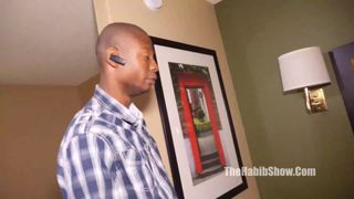 Süße Ebony Lizzy nimmt zwei große Schwänze in ihre Möse