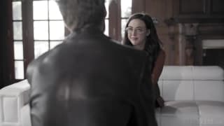 Anale Sexszene mit behaarter Fotze zum Genießen