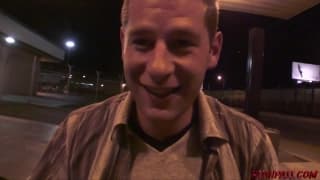 Horny Teen 18 Year Old Chloe reitet den Whitezilla Express