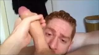 Der Rotschopf liebt es, Schwänze zu lutschen