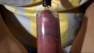 Seinen Schwanz aufpumpen für einen Ständer Seinen Schwanz aufpumpen für einen Ständer