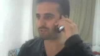 Der Araber wichst sich vor der Cam einen runter Der Araber wichst sich vor der Cam einen runter