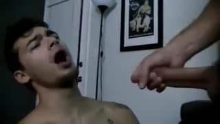 Zwei schwule Jungen, die gerne abspritzen