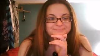 In diesem Video wird ihre Fotze gefüllt