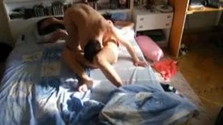 Ehefrau wird im Bett gefickt und genießt Ehefrau wird im Bett gefickt und genießt