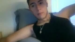 Junge Schwule, die einfach nur masturbieren