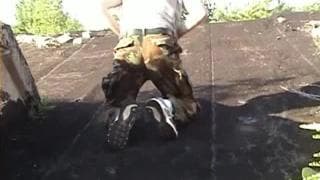 Dieser schwule Soldat benutzt ein Spielzeug