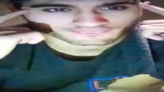 Dieser Inder genießt seinen Schwanz