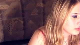 Trans gibt einen sexy Blick vor den Liebkosungen Trans gibt einen sexy Blick vor den Liebkosungen