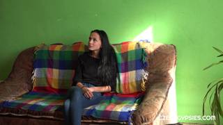 Die tschechische Zigeunerin Nicole Love fickt