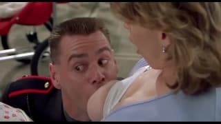 Diese Milf streichelt ihre großartigen Titten